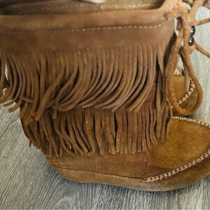 Minnetonka Women’s Brown Decorah Fringe Ankle Boots Size 7.5